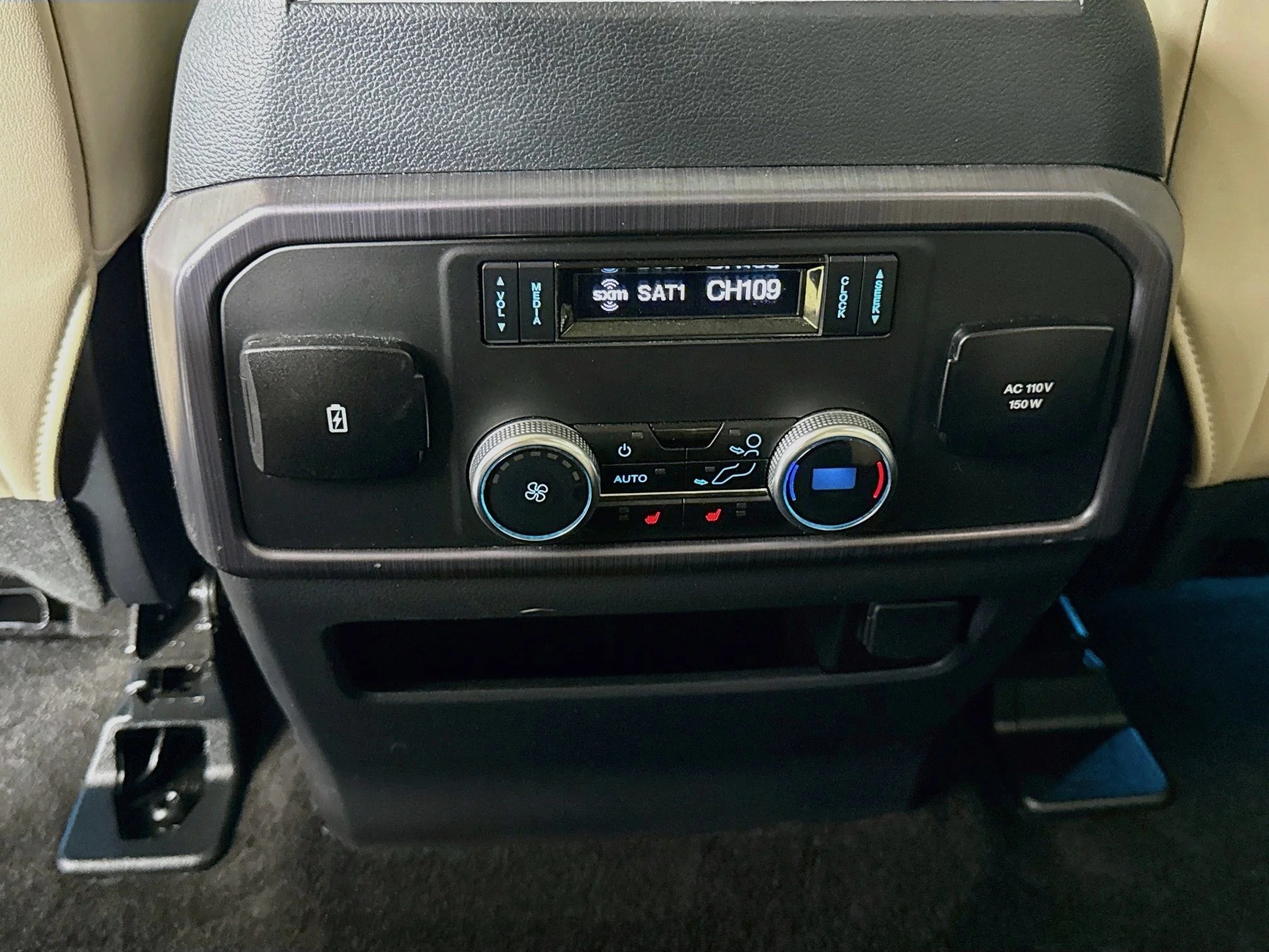 Used 2023  Ford Platinum image 28