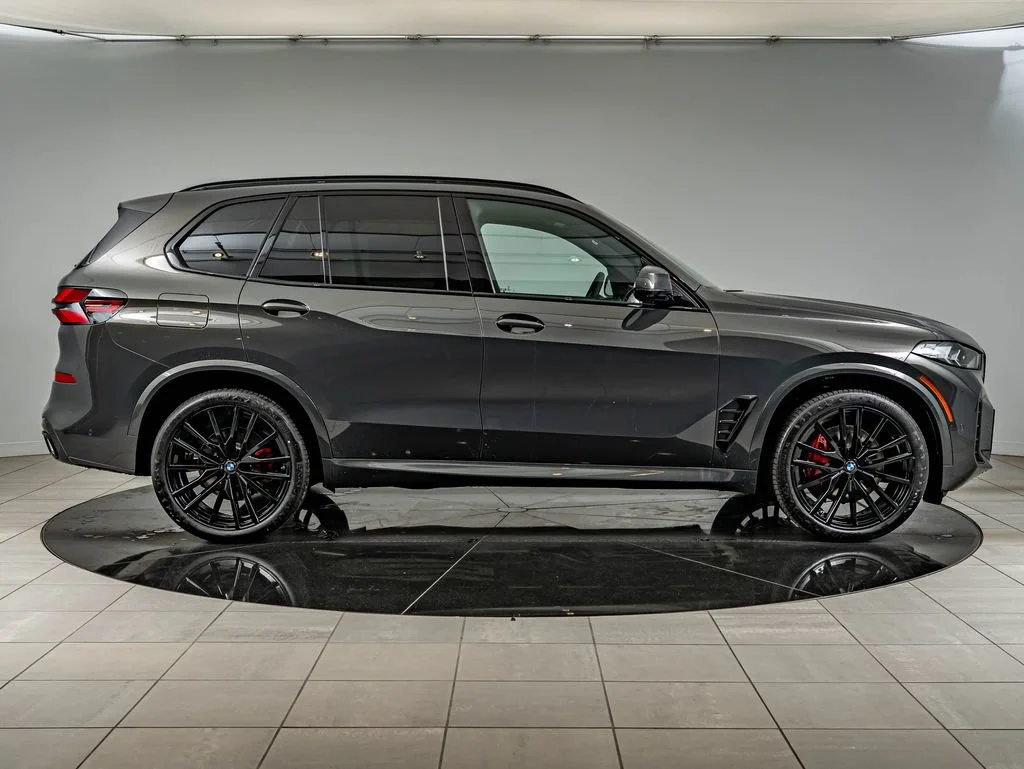 New 2026 Dravit Grey Metallic BMW xDrive40i image 4