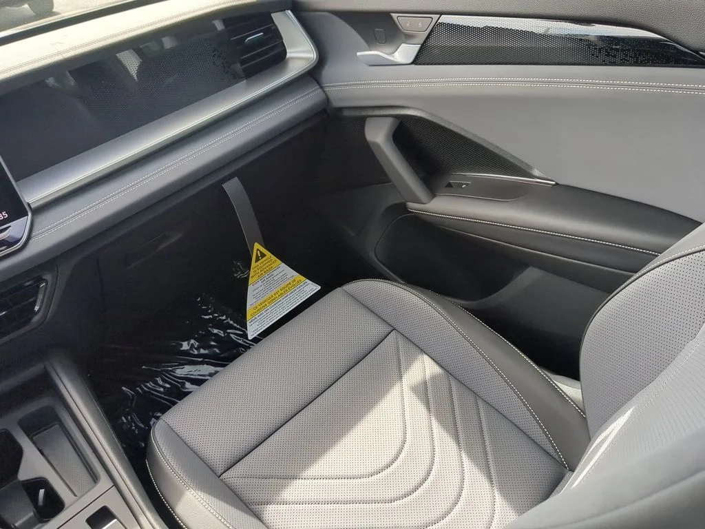 New 2026 White/off-white Volkswagen 2.0T SE R-Line Black image 16