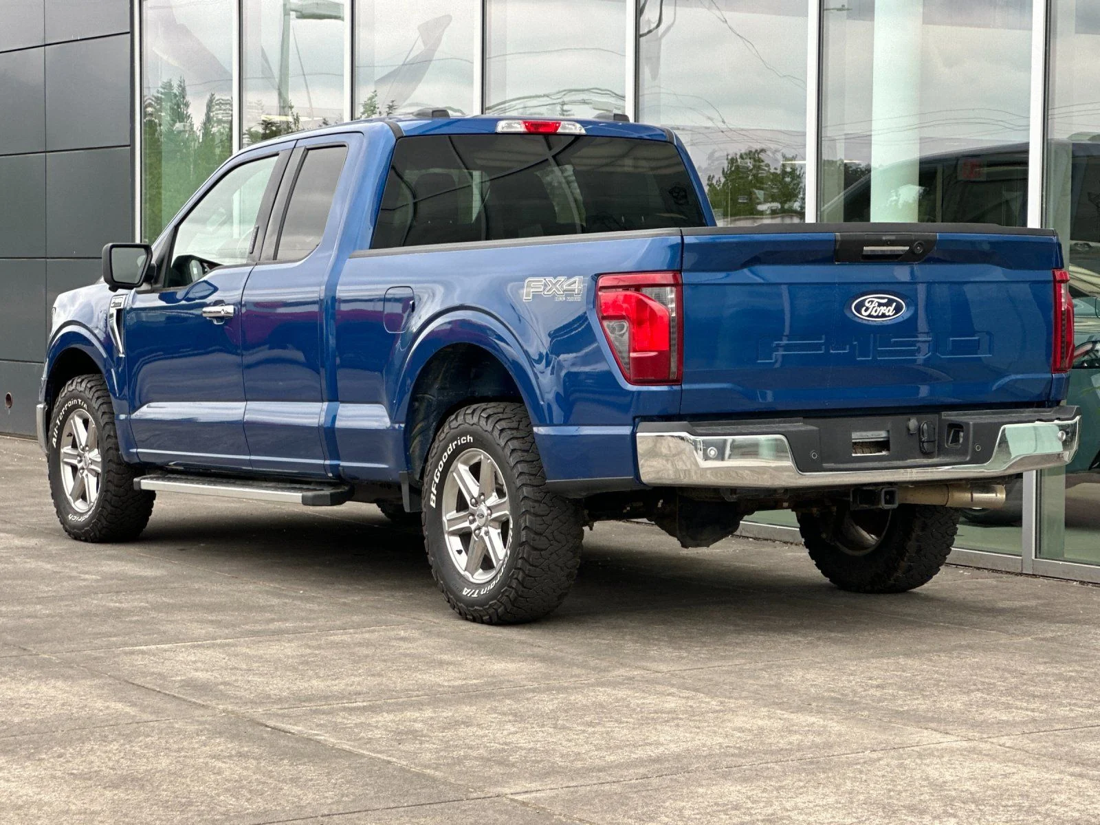 Used 2024 Atlas Blue Metallic Ford XLT image 5