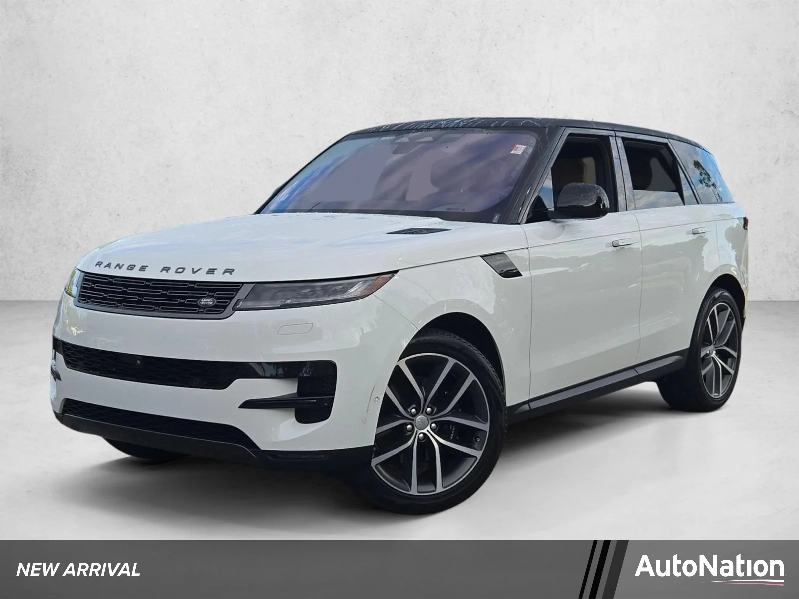 Used 2023 Fuji White Land Rover SE image 1
