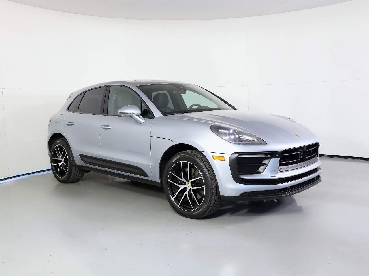 Certified Used 2025 Dolomite Silver Metallic Porsche  image 9