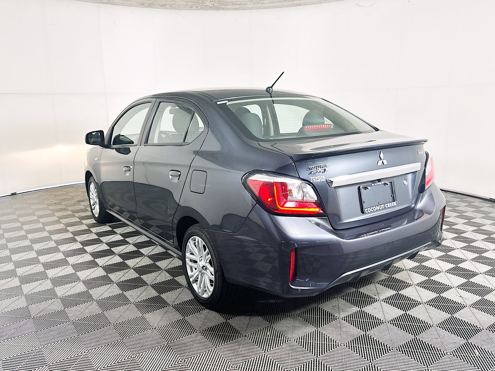 Used 2024 Black Mitsubishi ES image 5