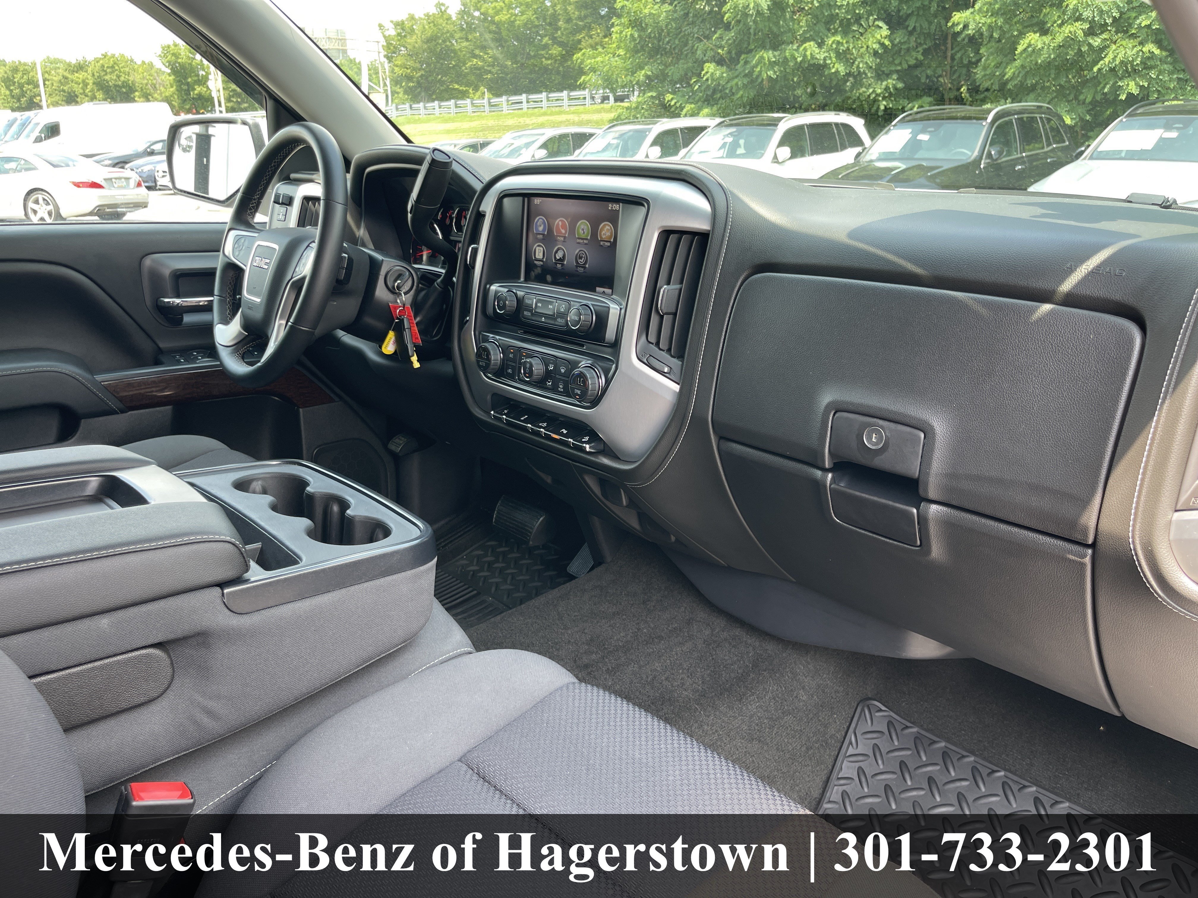 Used 2015 Quicksilver Metallic GMC SLE 4WD Crew Cab 153.0 image 23