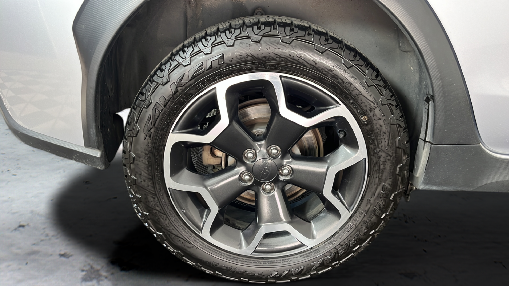 Used 2014 Ice Silver Metallic Subaru 2.0i Limited image 43