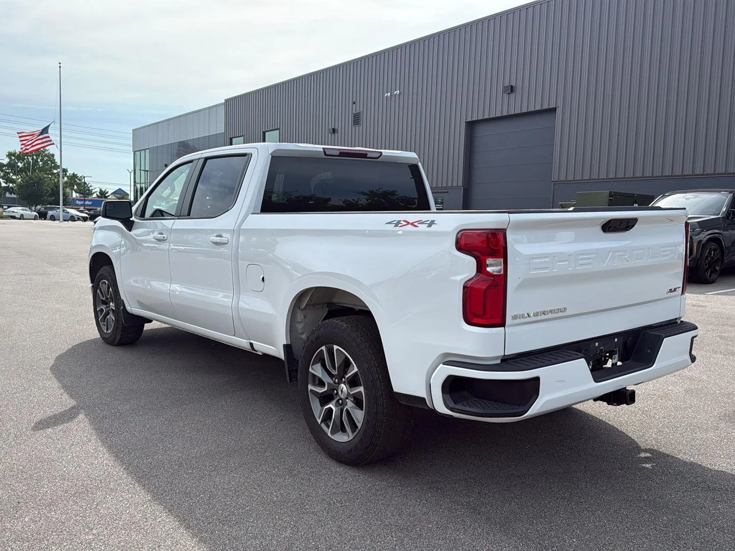 Used 2025 Summit White Chevrolet RST image 5
