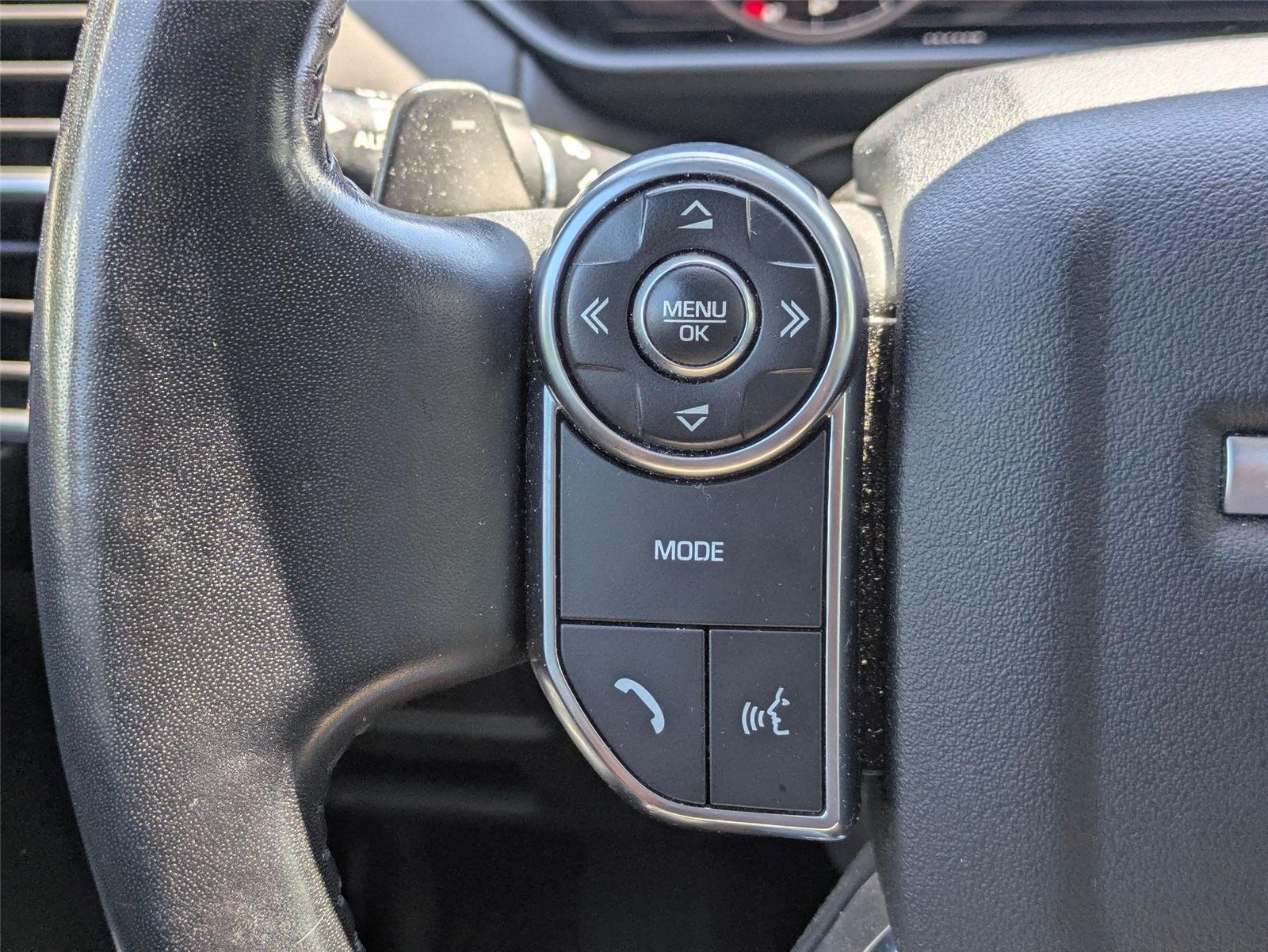 Used 2018 Fuji White Land Rover HSE Luxury image 22