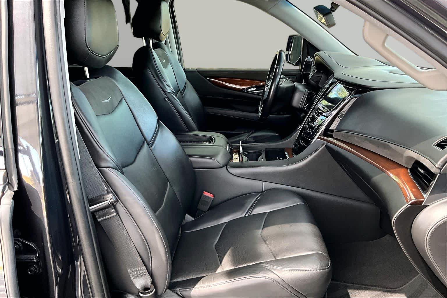Used 2019 Manhattan Noir Metallic Cadillac Luxury image 9