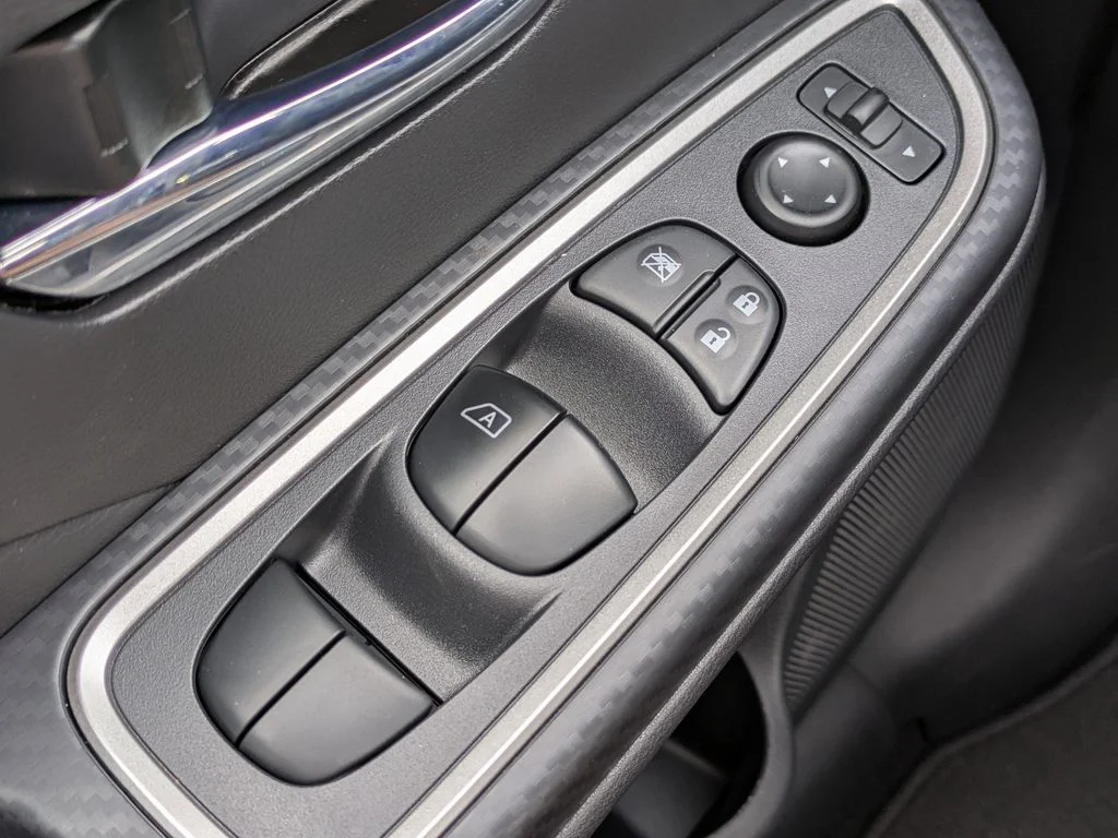 2025 Nissan Versa Sedan SR - Photo 22