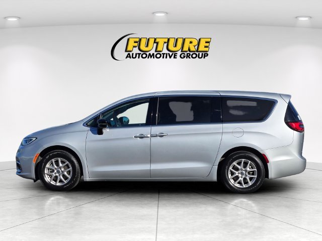 Used 2024 Silver Chrysler Touring L image 7