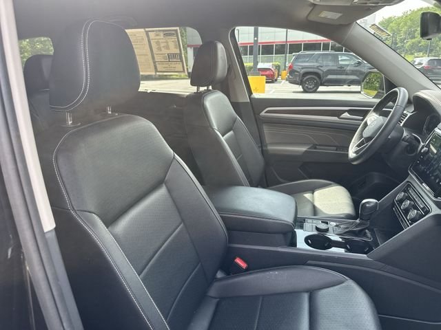 Used 2023 Black Volkswagen 3.6L V6 SE w/Technology image 29