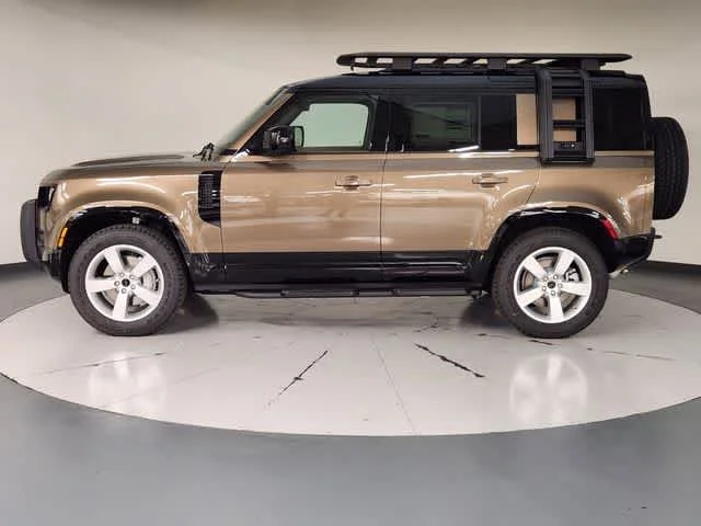 New 2026 Gondwana Stone Metallic Land Rover X-Dynamic SE image 5
