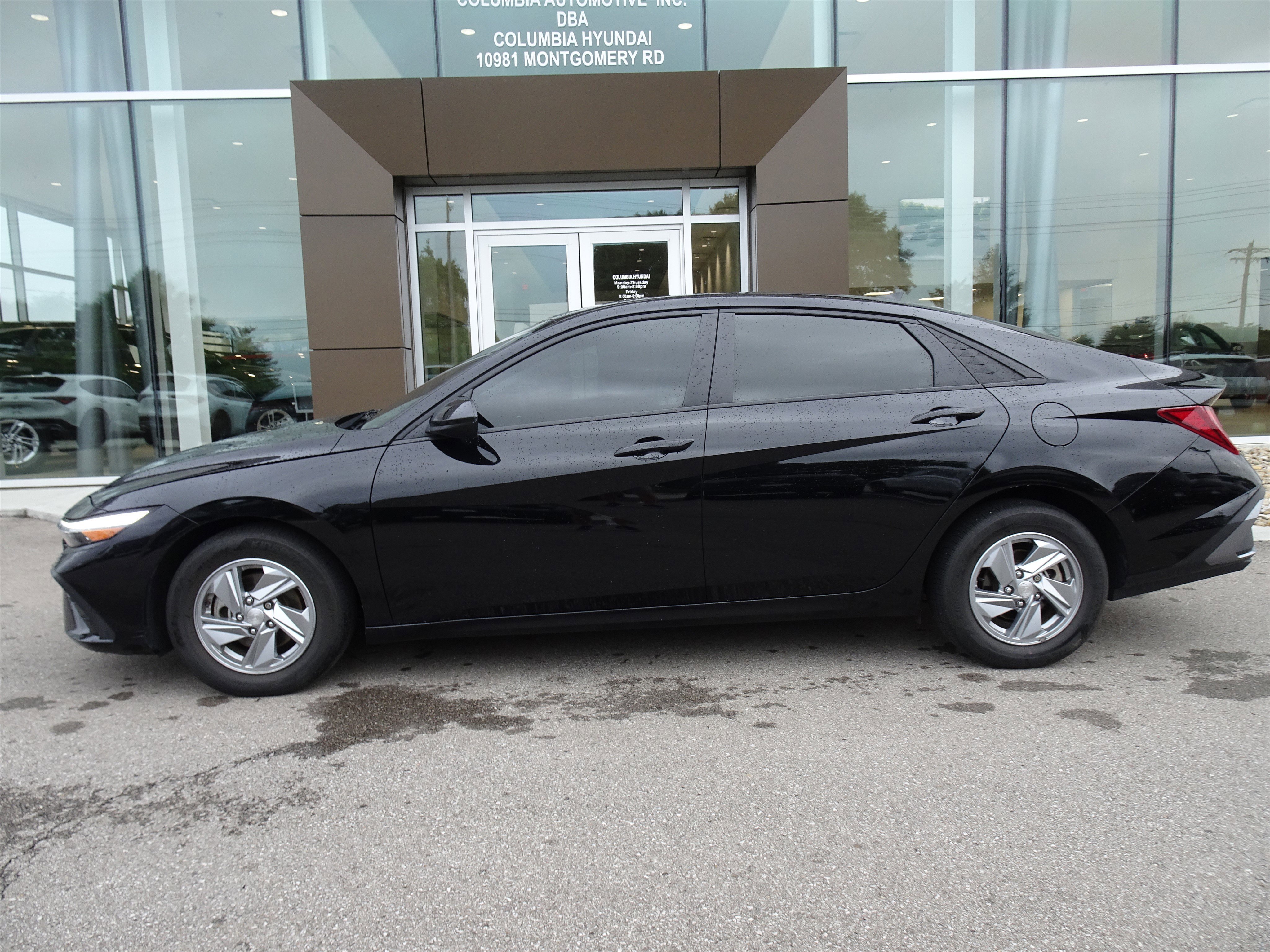 Certified Used 2024 Abyss Black Hyundai SE image 2