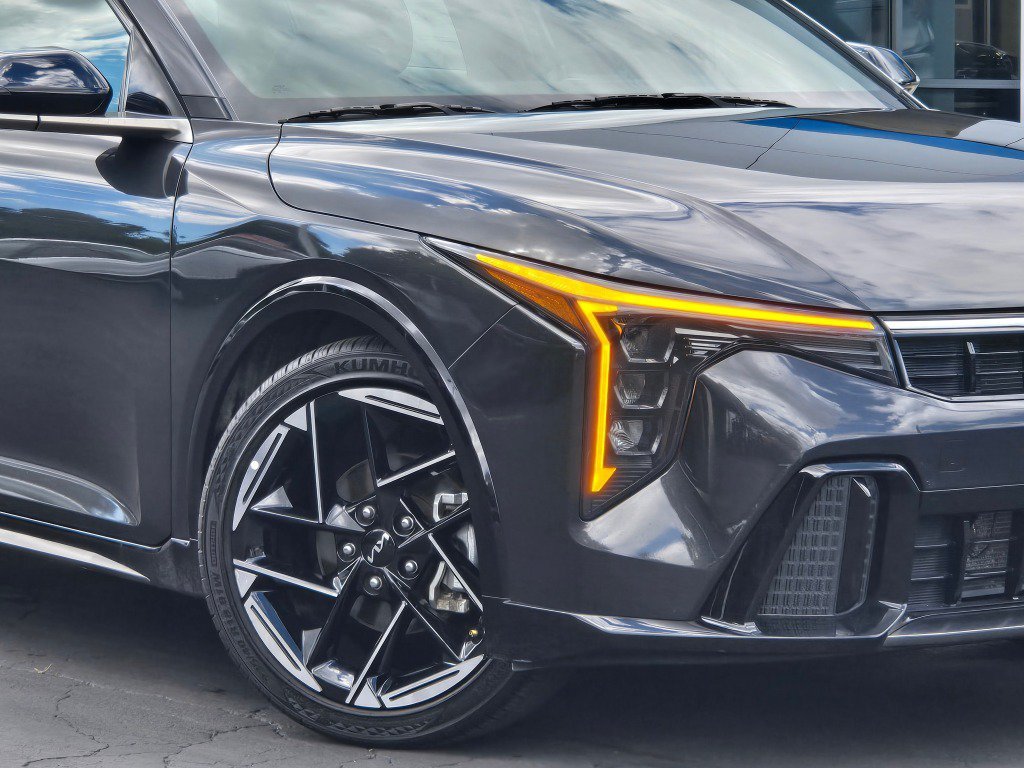 2025 Kia K4 GT-Line - Photo 3