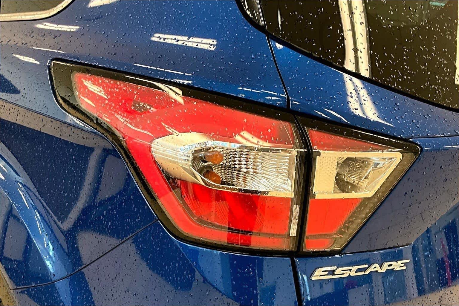 Used 2018 Lightning Blue Metallic Ford SE image 27