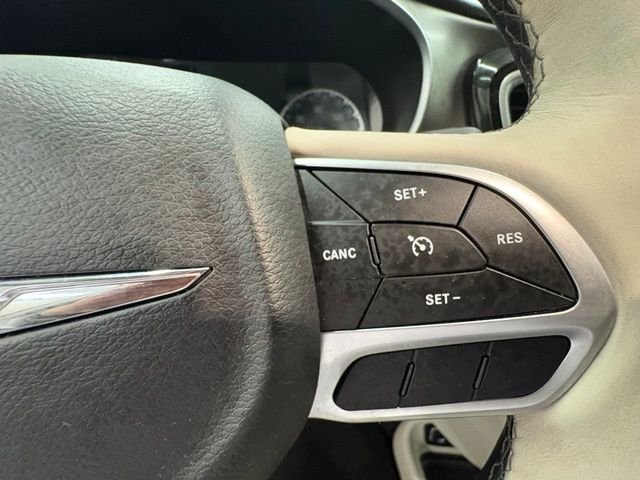 Used 2018 White Chrysler Limited image 21