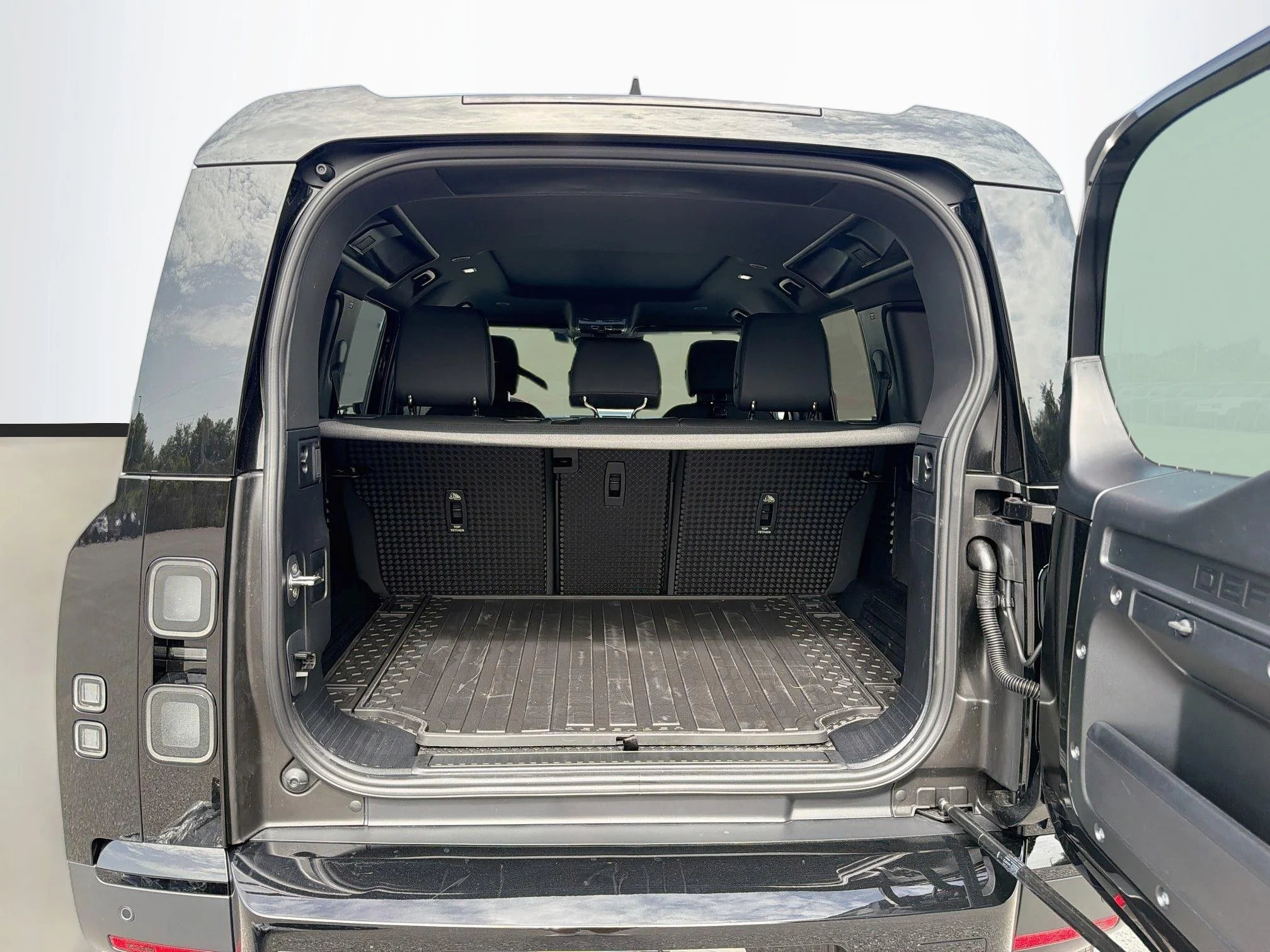 New 2026 Santorini Black Land Rover S image 12