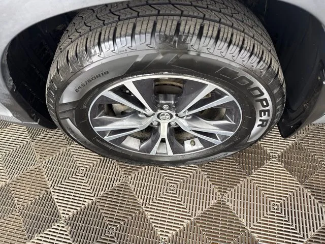 Used 2018 Silver Toyota LE image 33