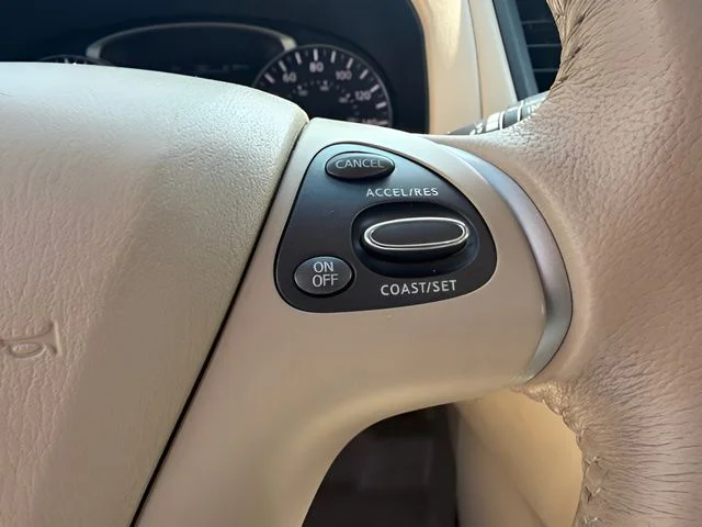 Used 2015 Blue Nissan SV image 18