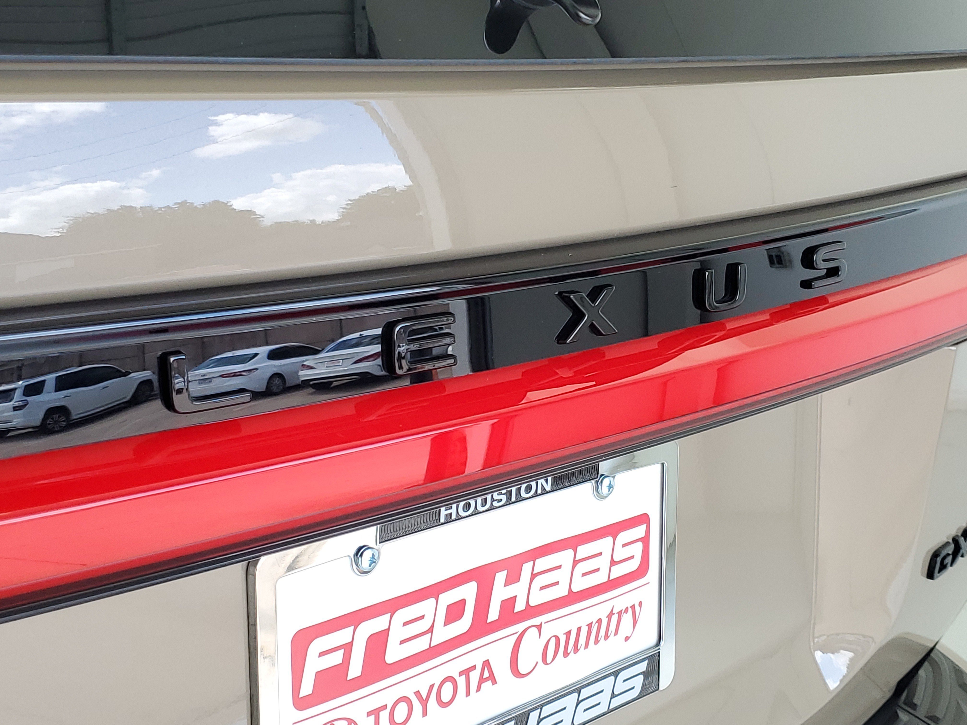 Used 2025 Earth/Black Roof Lexus 550 Overtrail+ image 8