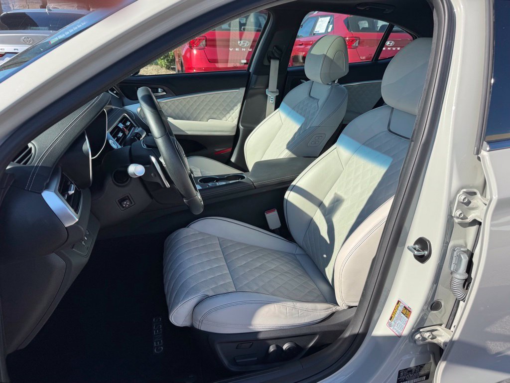 Used 2025 Gray Genesis 3.3T Sport Advanced image 18