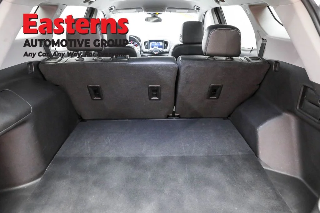 Used 2024 White GMC SLT image 9