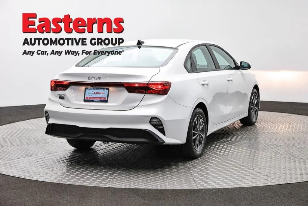 Used 2023 White Kia LXS image 6