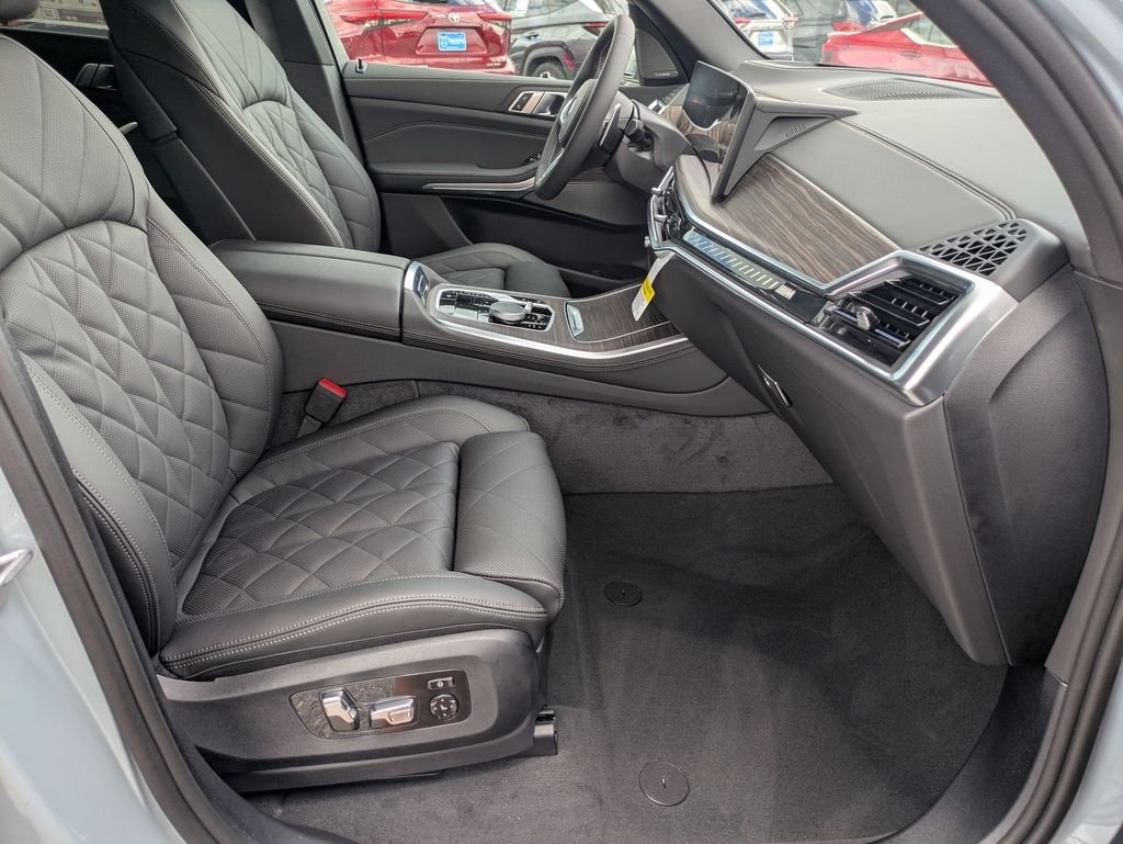 New 2026 Brooklyn Grey Metallic BMW M60i image 25