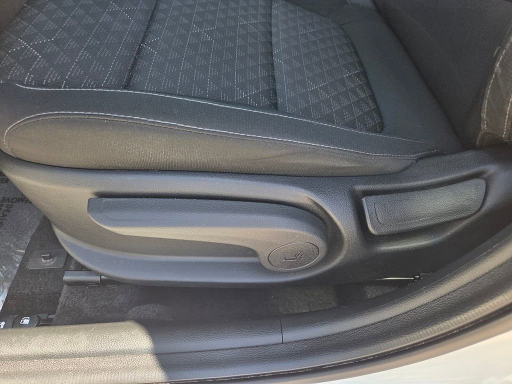 Used 2023 White Kia LX image 5