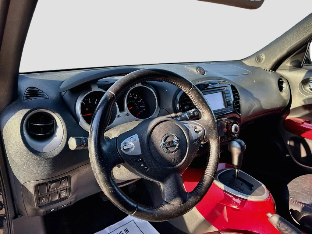 Used 2011 Black Nissan SL image 9