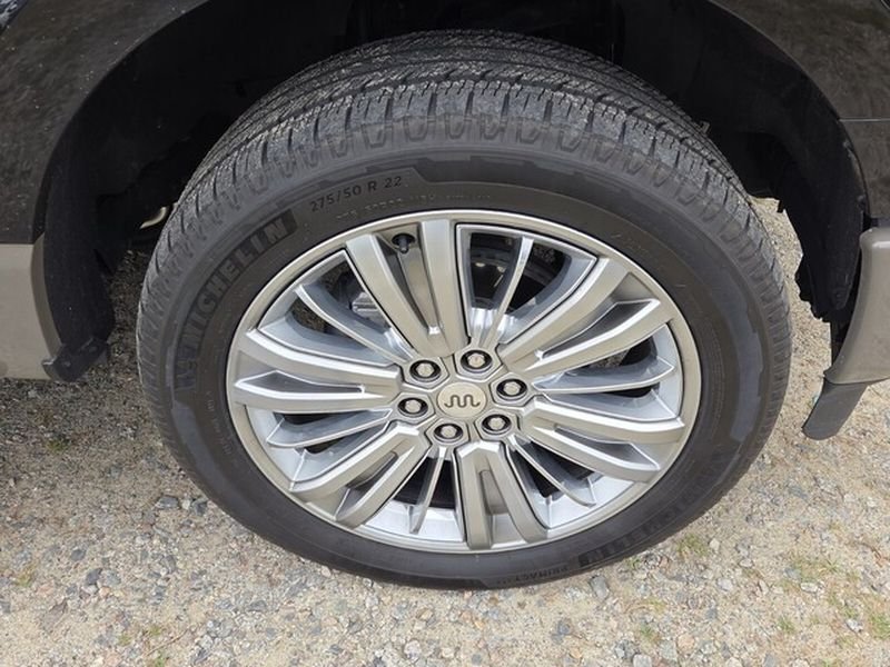 Used 2025 Agate Black Metallic Ford King Ranch image 14