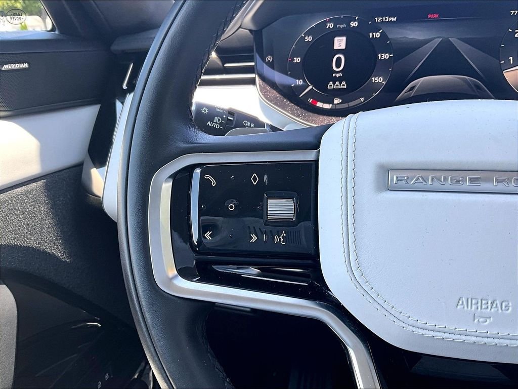 Used 2023 White Land Rover SE image 23