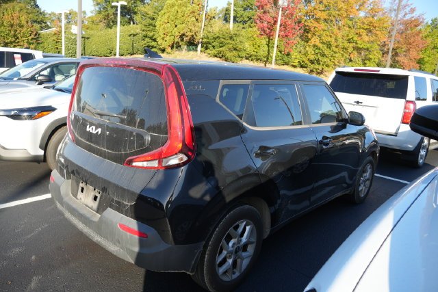 Used 2022 Black Kia S image 21