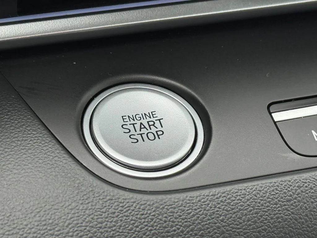 Used 2025 White Hyundai SEL Convenience image 25