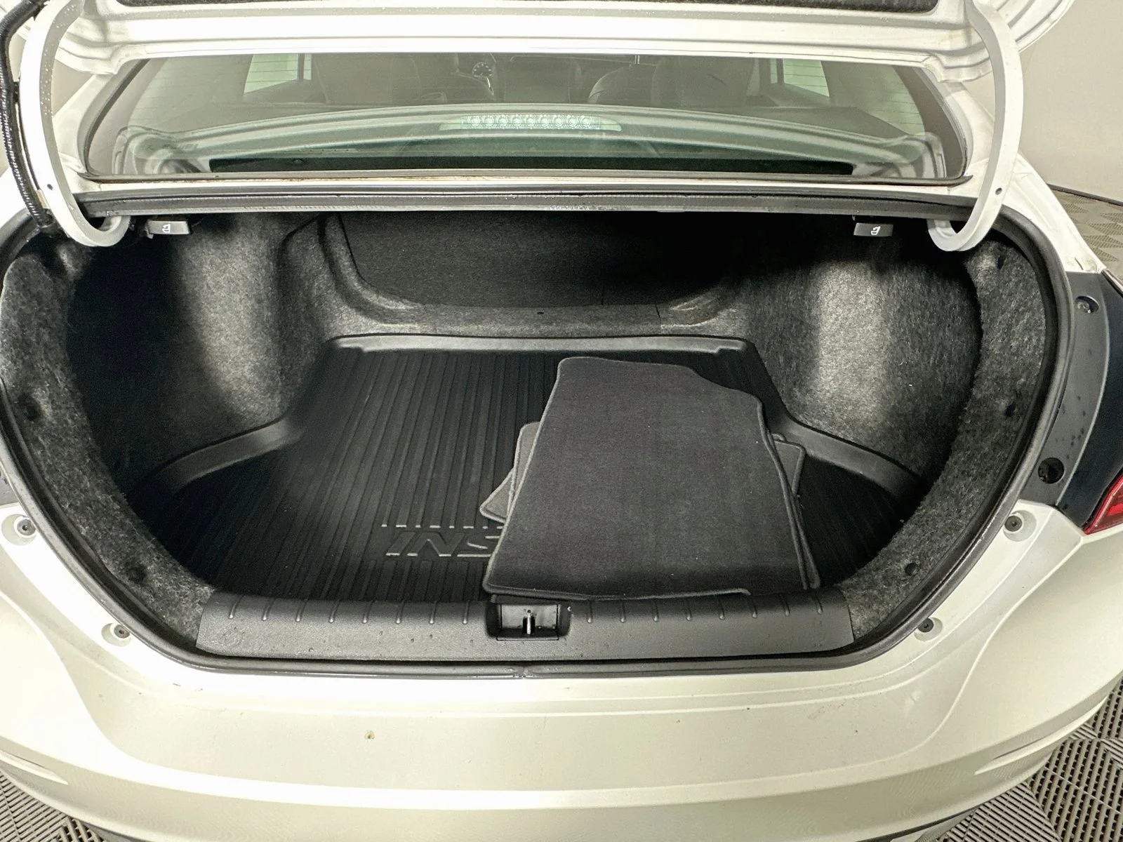 Used 2019 White Orchid Pearl Honda Touring image 26