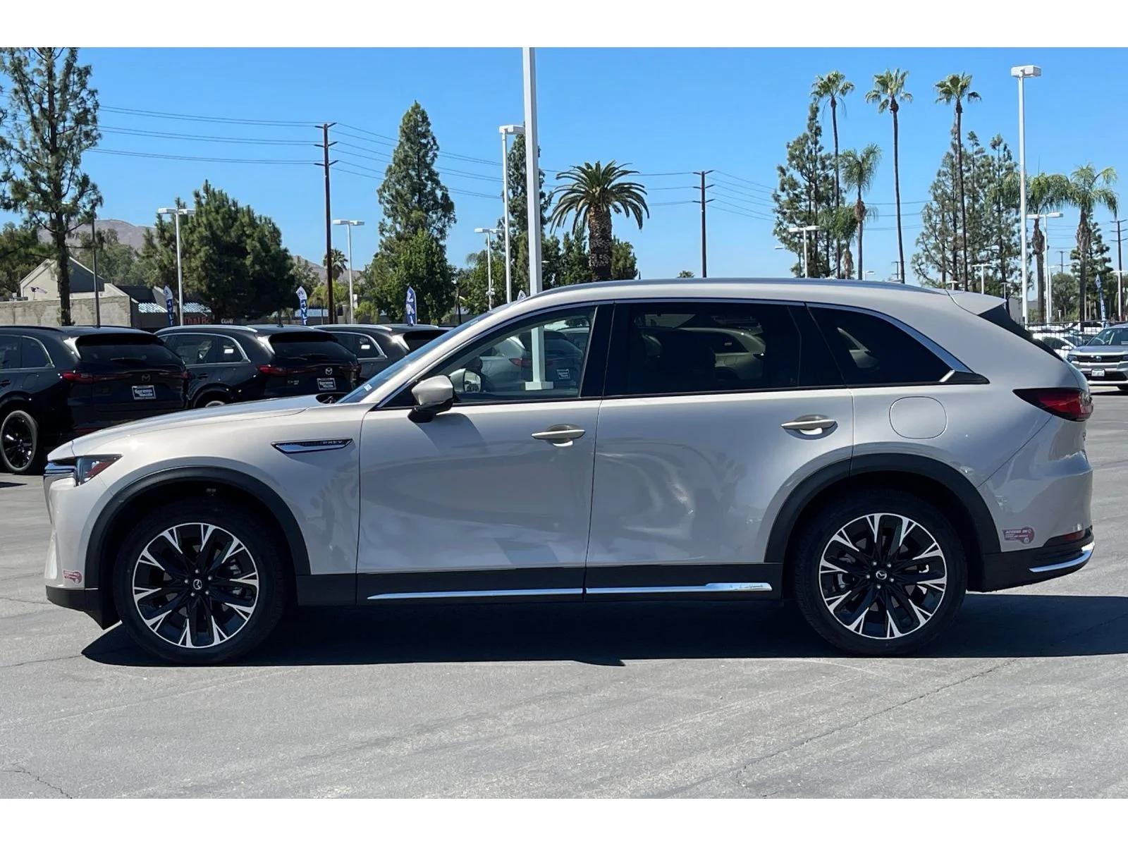 Used 2024 PLATINUM QUARTZ Mazda Premium Plus image 3