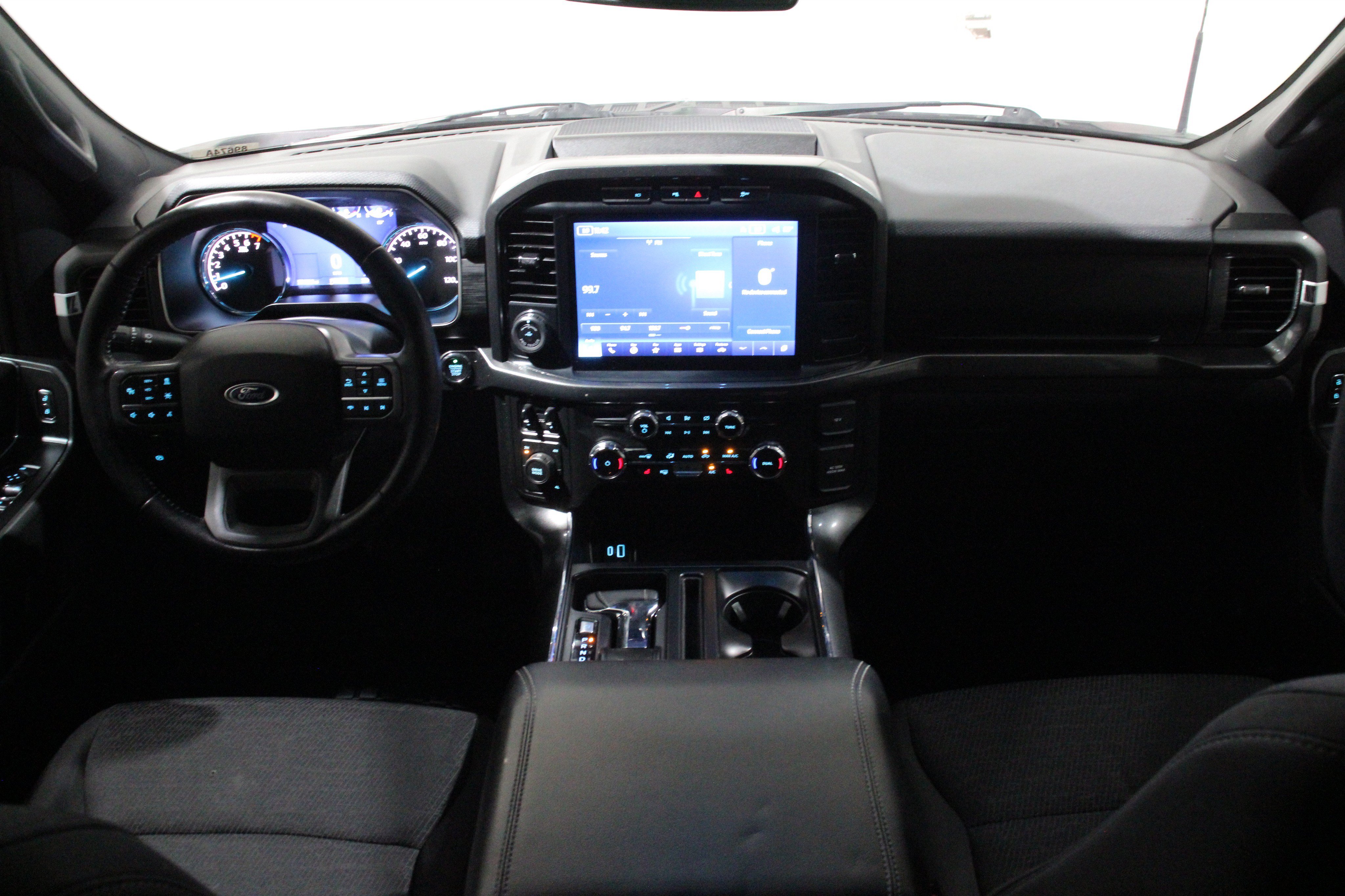 Used 2022 Space White Metallic Ford XLT image 2