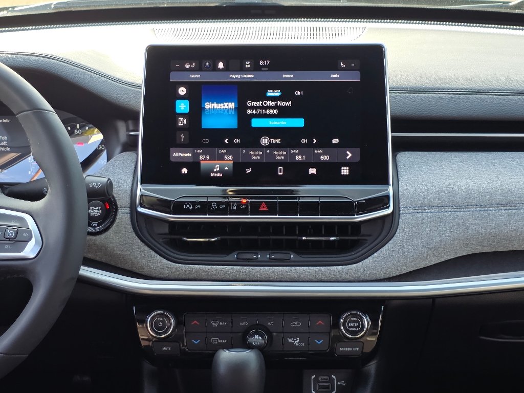 Certified Used 2023 Diamond Black Crystal Pearl Coat Jeep Latitude image 3