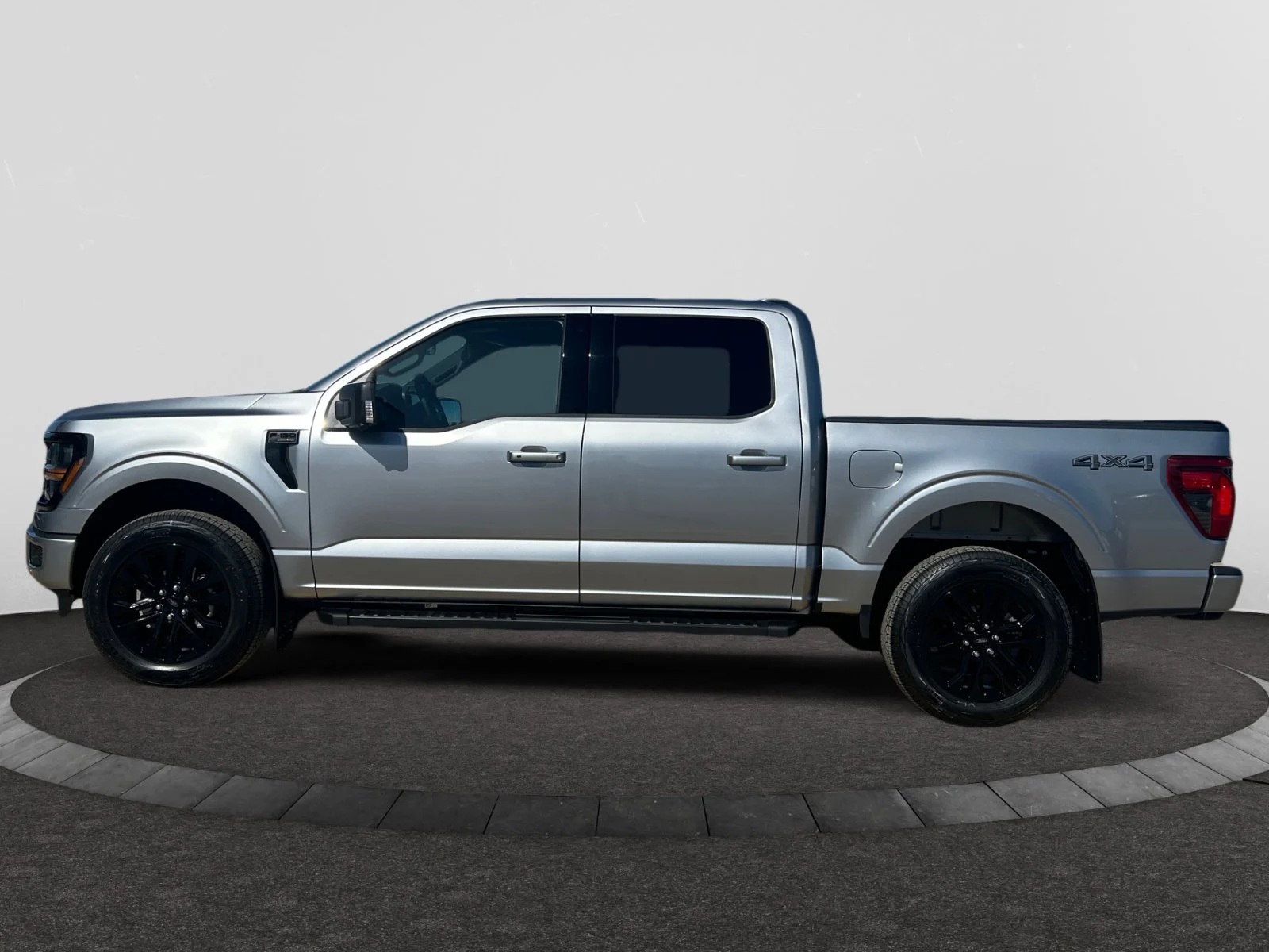 New 2026 Iconic Silver Metallic Ford XLT image 2