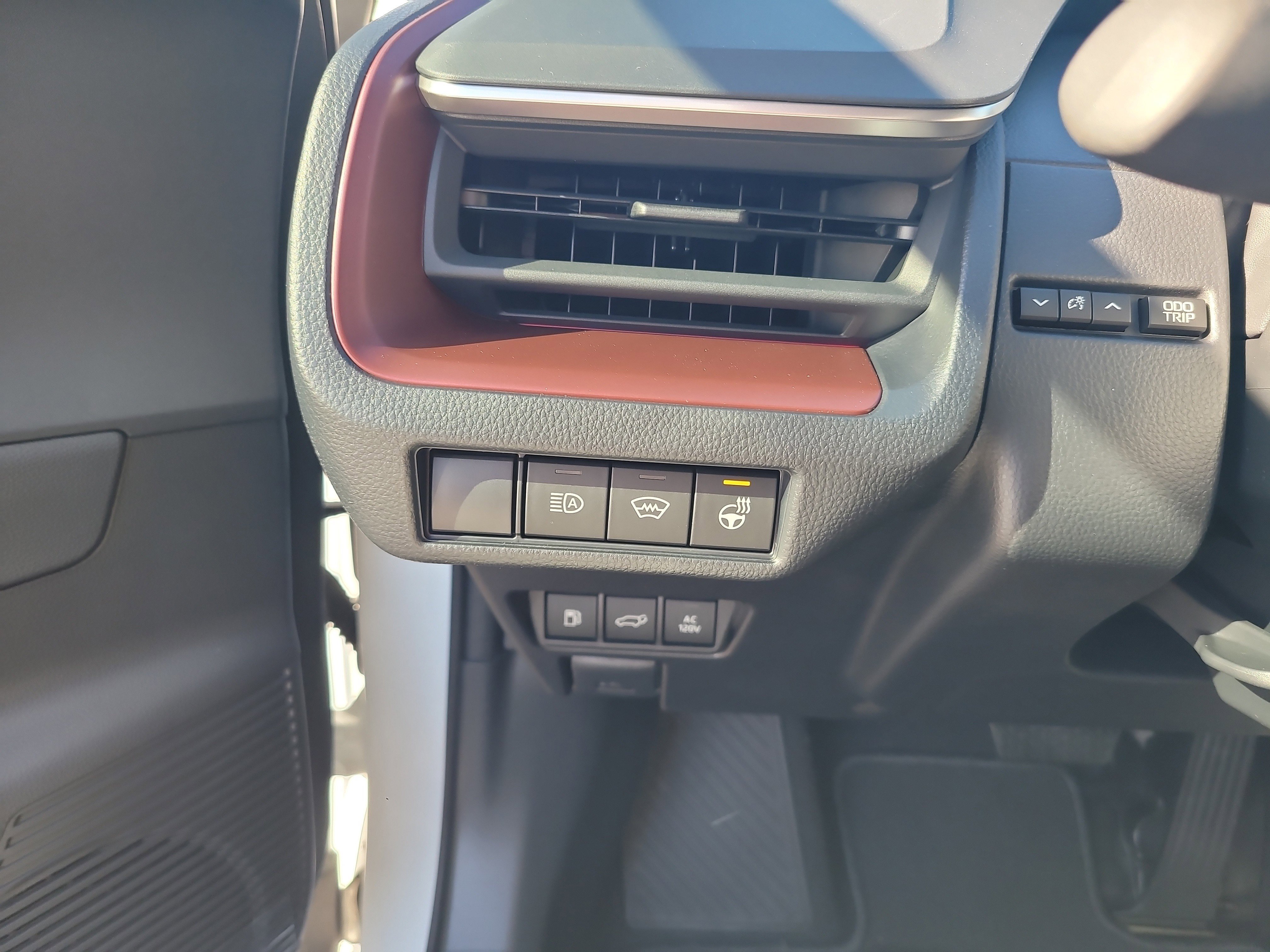 New 2026 Wind Chill Pearl <sup>1</sup> Toyota  XSE Premium image 17