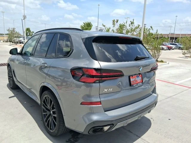 New 2026 Skyscraper Grey Metallic BMW sDrive40i image 4