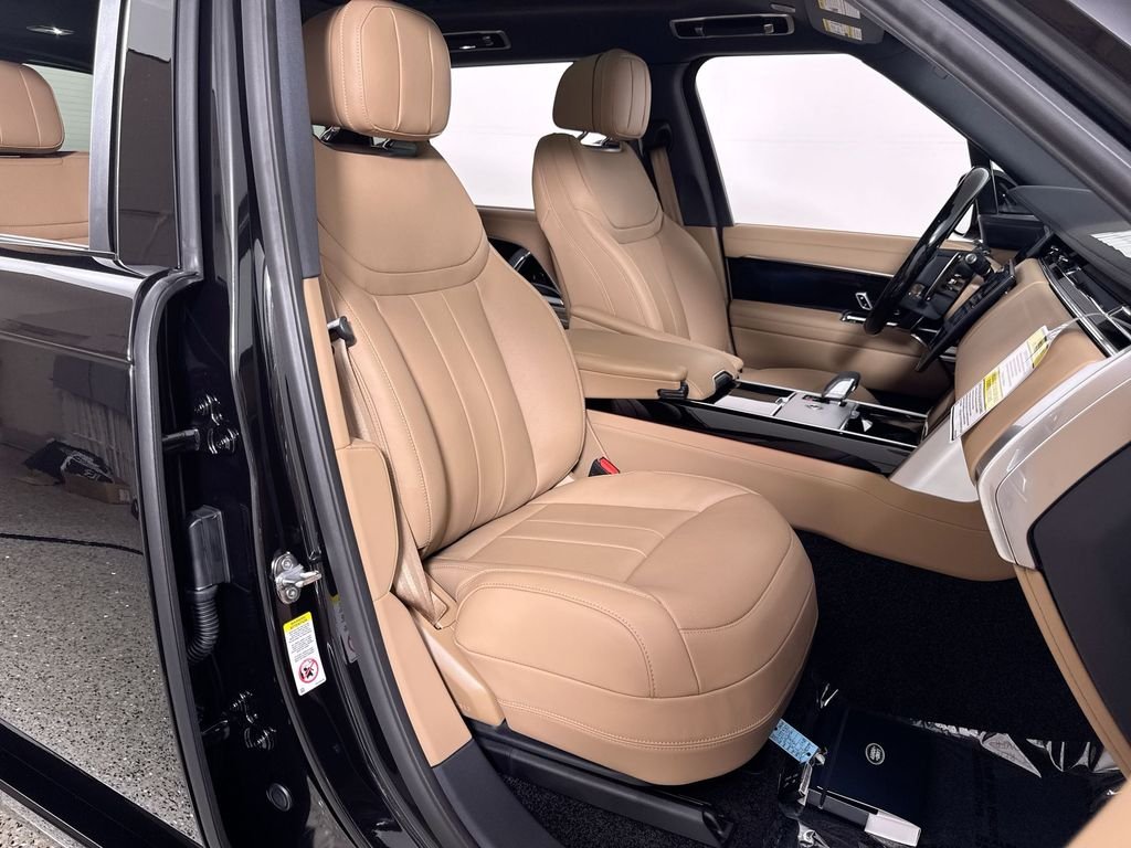 New 2026 Santorini Black Land Rover SE LWB image 23