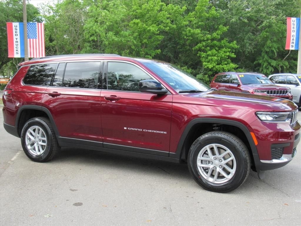 New 2026 Velvet Red Pearl-Coat Exterior Paint Jeep Laredo X image 2