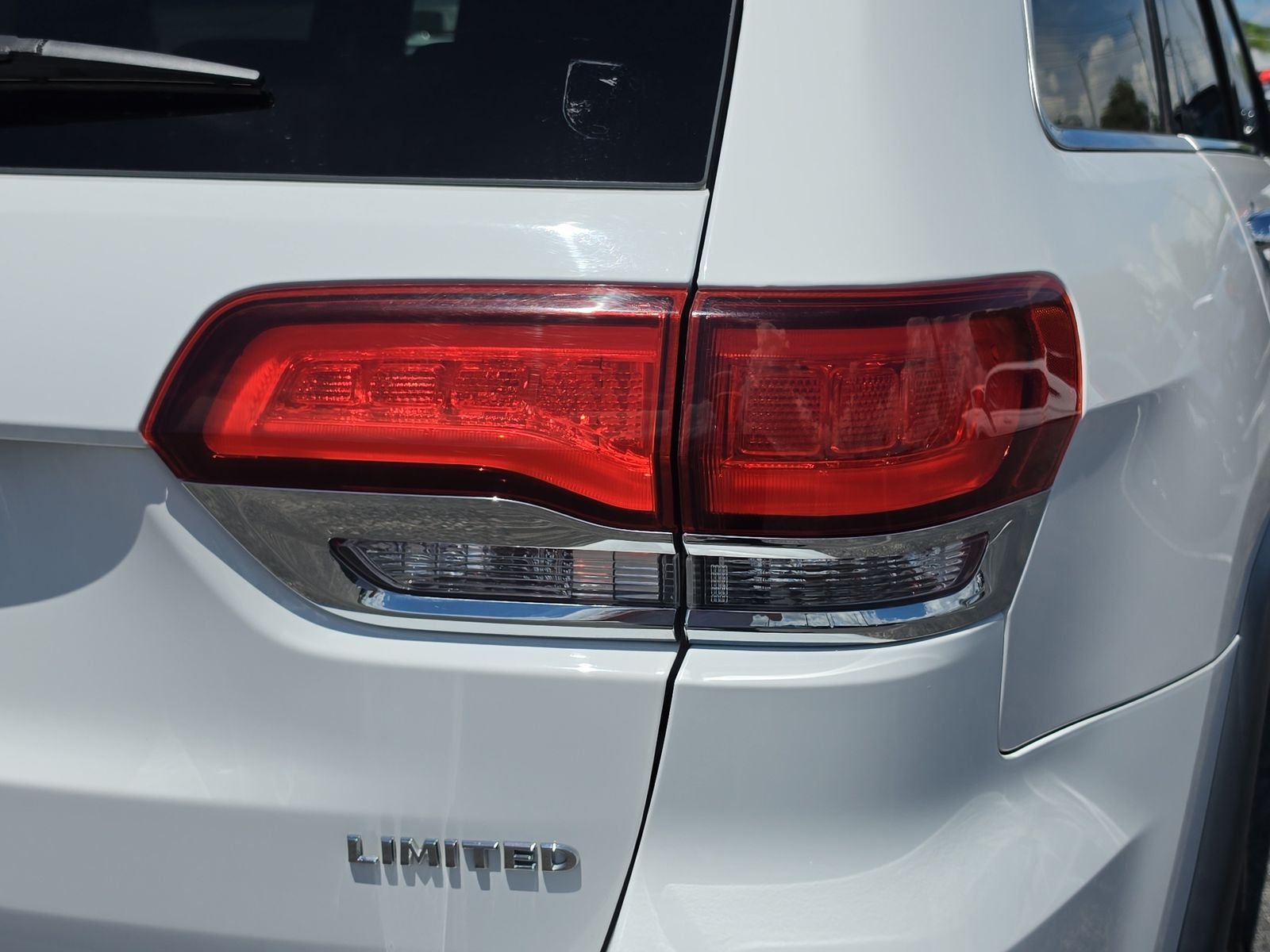 Used 2022 White Jeep Limited image 7