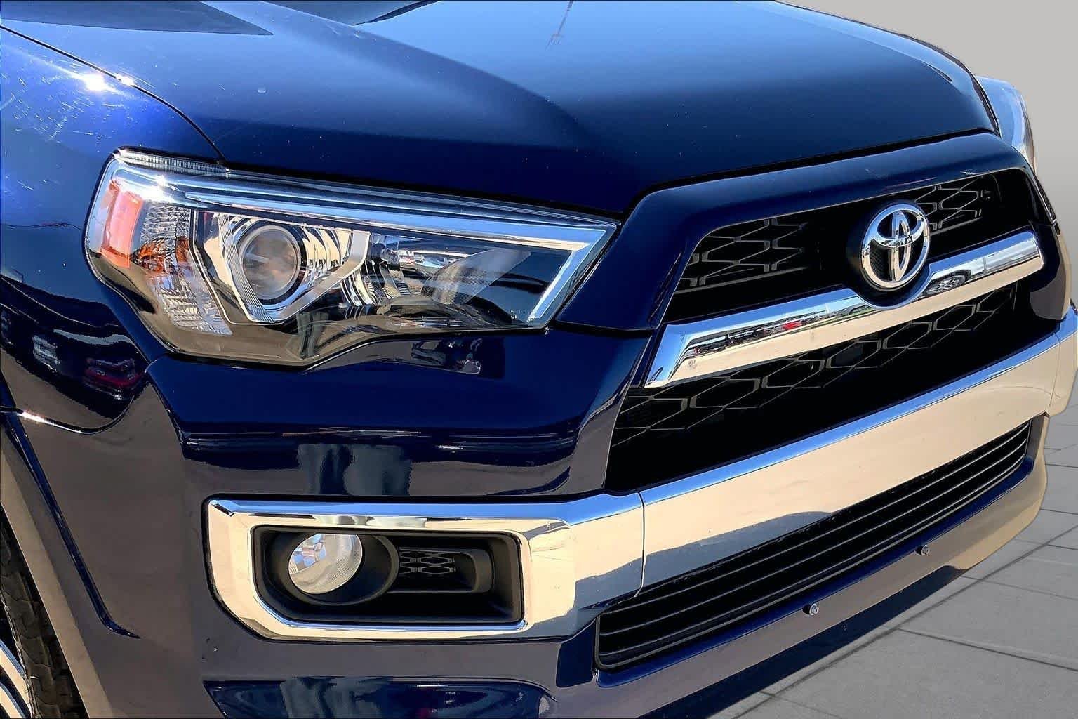Used 2018 Nautical Blue Metallic Toyota Limited image 29