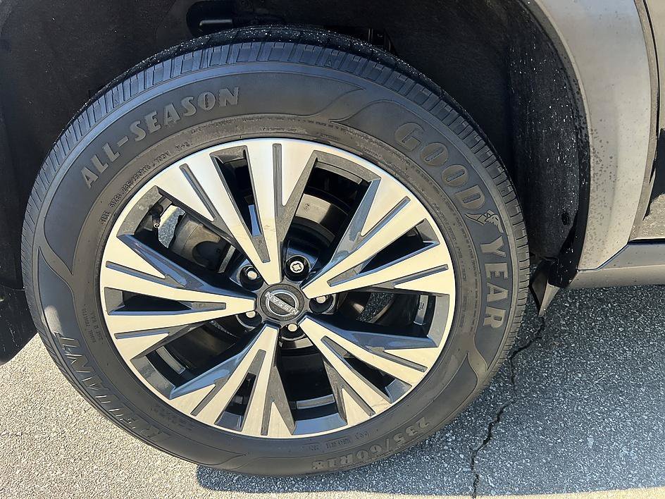 Used 2022 Super Black Nissan SV image 11