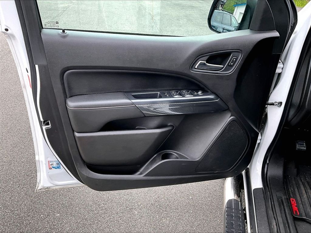 Used 2021 White GMC AT4 w/Cloth image 9