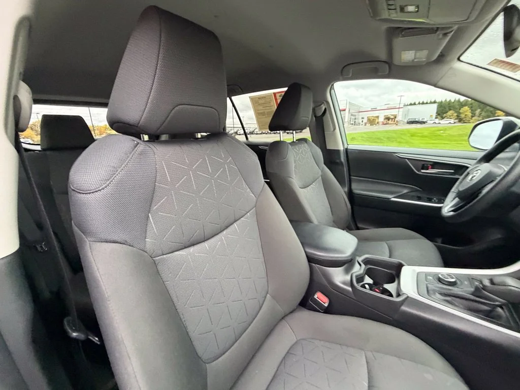 Used 2021  Toyota XLE image 33