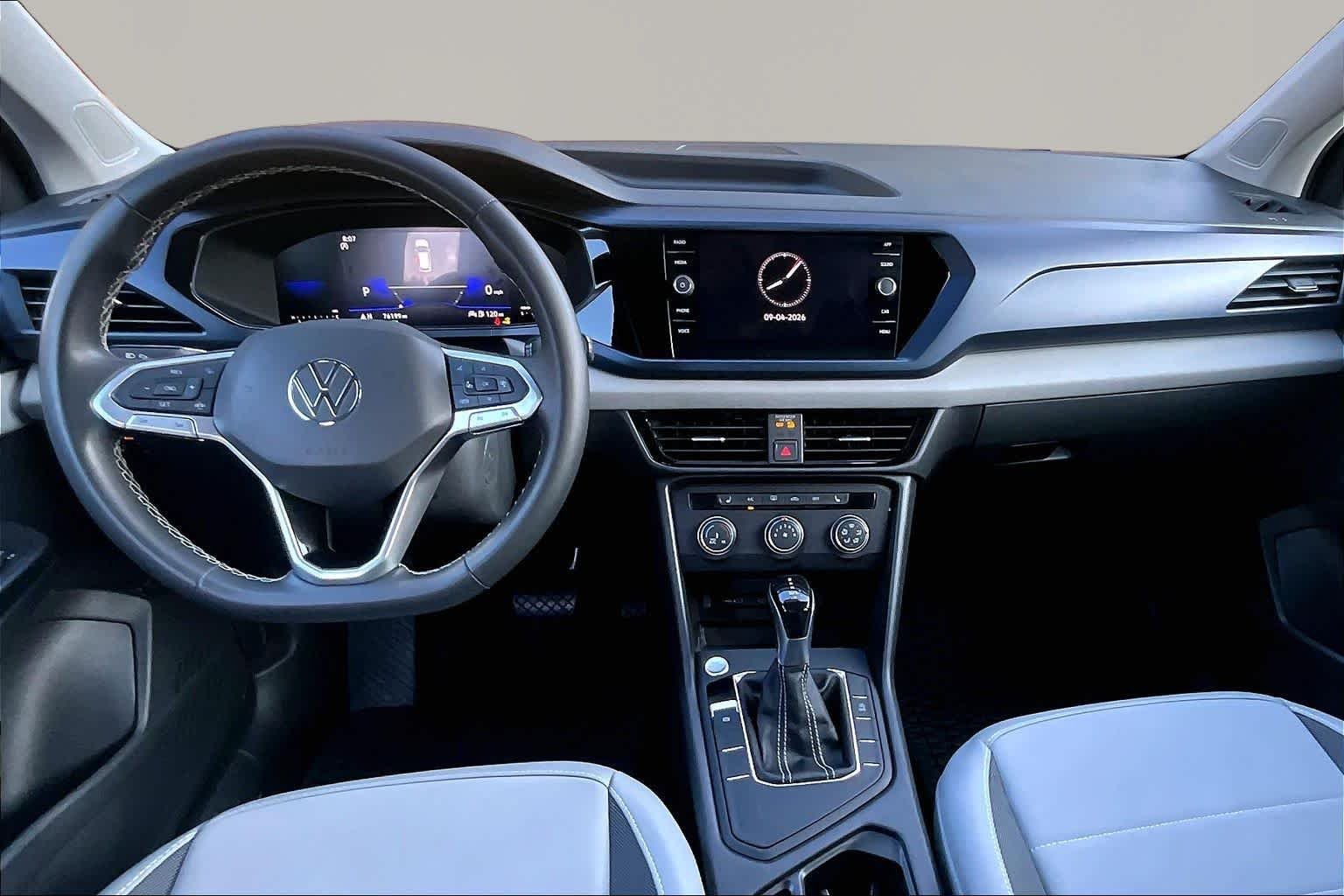 Used 2022 Pure White Volkswagen SE image 16