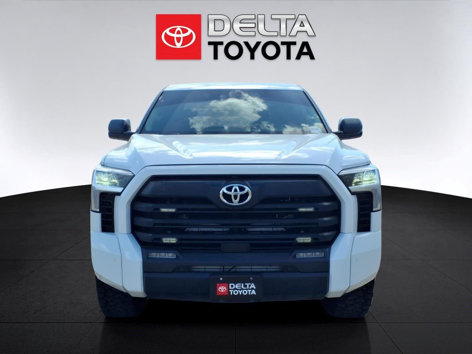 Used 2023 Ice Cap Toyota SR5 image 8